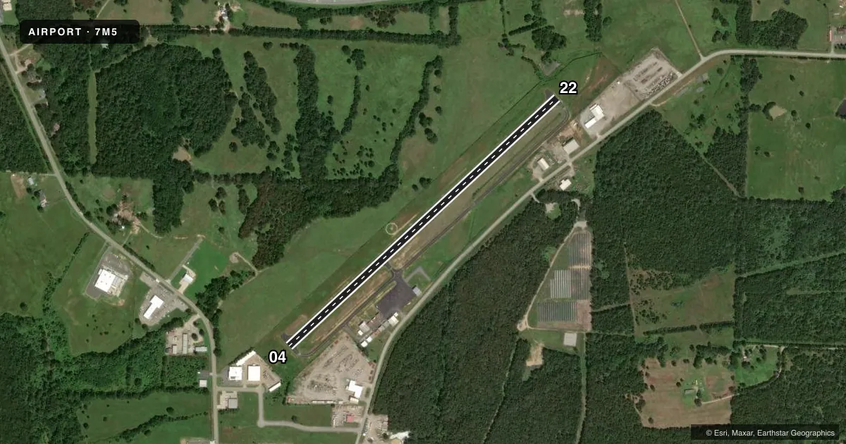 Top-down satellite sketch of 7M5 OZARK/FRANKLIN COUNTY in OZARK, ARKANSAS, showing runways 04/22 drawn to scale over Esri World Imagery