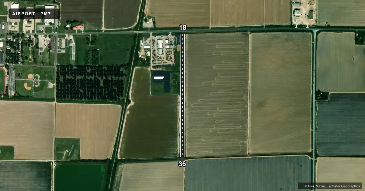 Top-down satellite sketch of 7M7 PIGGOTT MUNI in PIGGOTT, ARKANSAS, showing runways 18/36 drawn to scale over Esri World Imagery