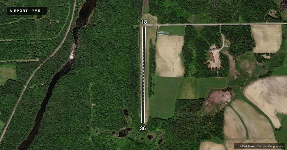 Top-down satellite sketch of 7ME FORT KENT MUNI in FORT KENT, MAINE, showing runways 18/36 drawn to scale over Esri World Imagery