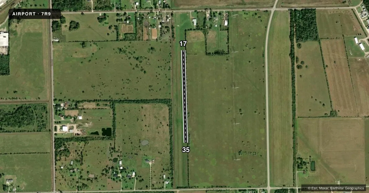 Top-down satellite sketch of 7R9 BAILES in ANGLETON, TEXAS, showing runways 17/35 drawn to scale over Esri World Imagery