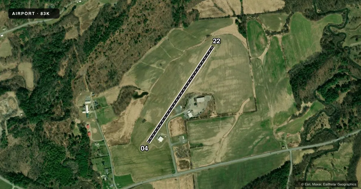 Top-down satellite sketch of 83K HARRIS in FORT ANN, NEW YORK, showing runways 04/22 drawn to scale over Esri World Imagery