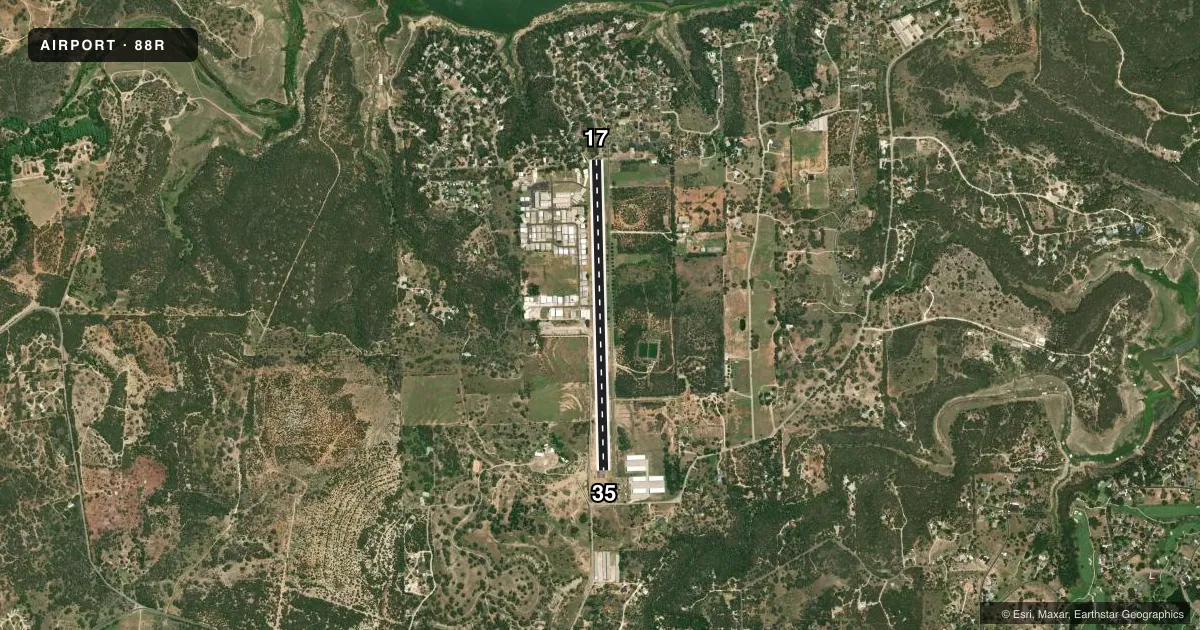 Top-down satellite sketch of 88R SPICEWOOD in SPICEWOOD, TEXAS, showing runways 17/35 drawn to scale over Esri World Imagery