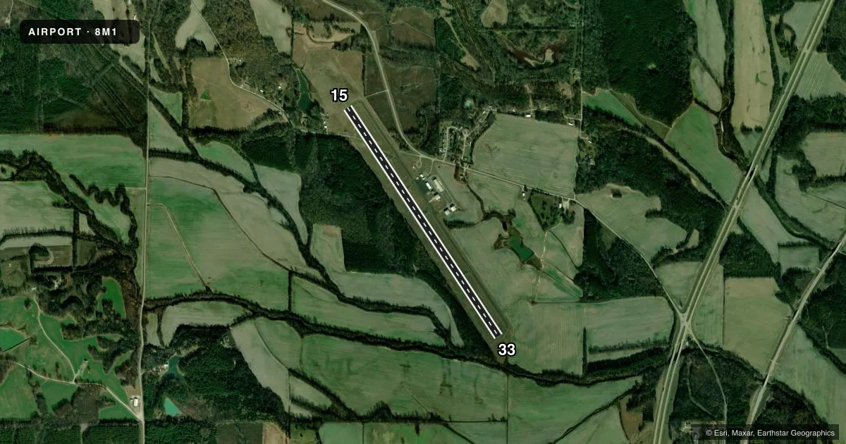 Top-down satellite sketch of 8M1 BOONEVILLE/BALDWYN in BOONEVILLE/BALDWYN, MISSISSIPPI, showing runways 15/33 drawn to scale over Esri World Imagery