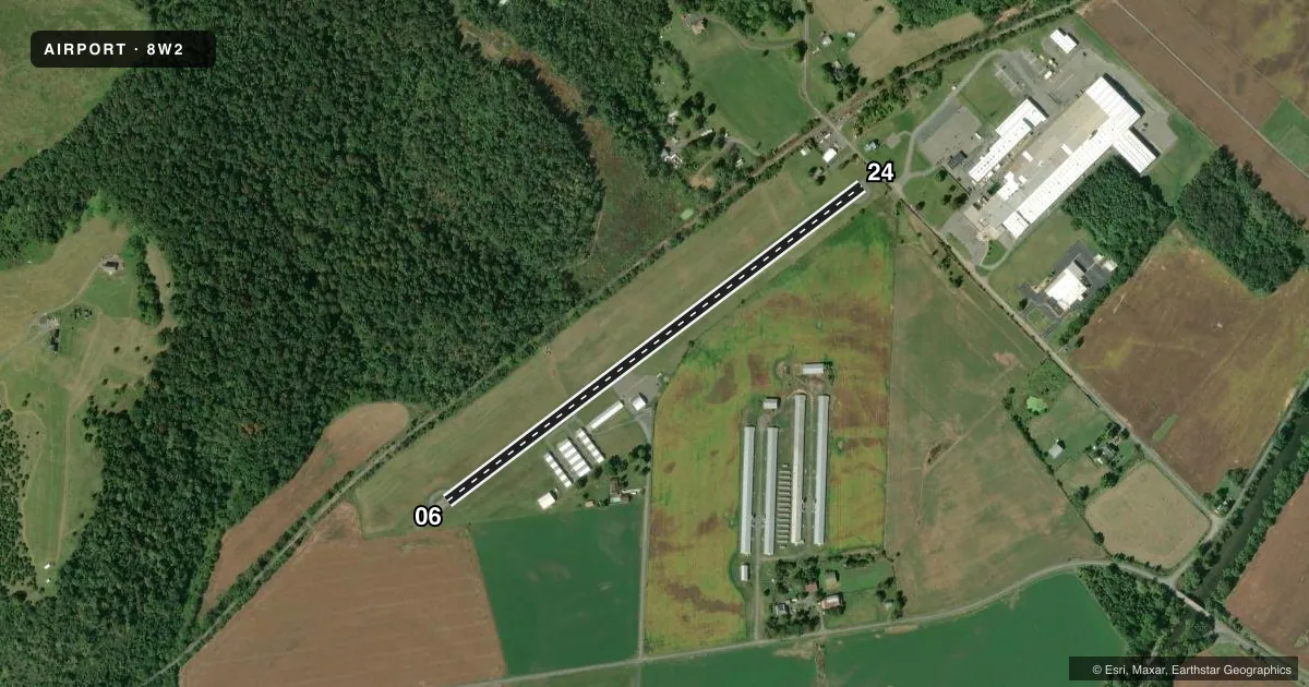 Top-down satellite sketch of 8W2 NEW MARKET in NEW MARKET, VIRGINIA, showing runways 06/24 drawn to scale over Esri World Imagery