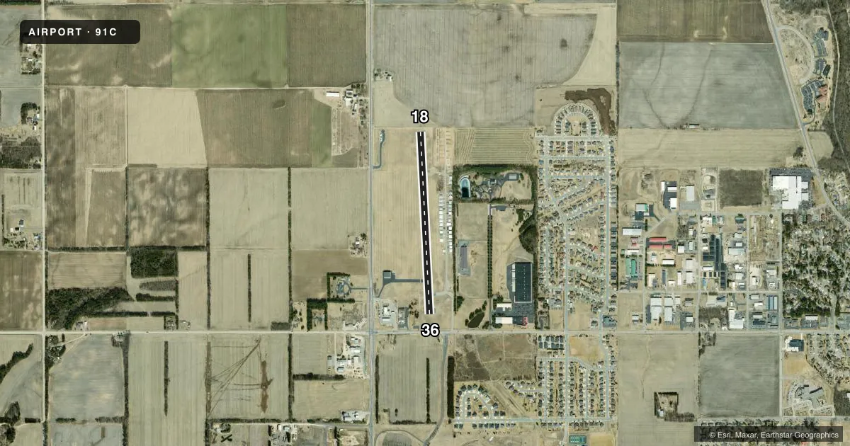 Top-down satellite sketch of 91C SAUK/PRAIRIE in PRAIRIE DU SAC, WISCONSIN, showing runways 18/36 drawn to scale over Esri World Imagery