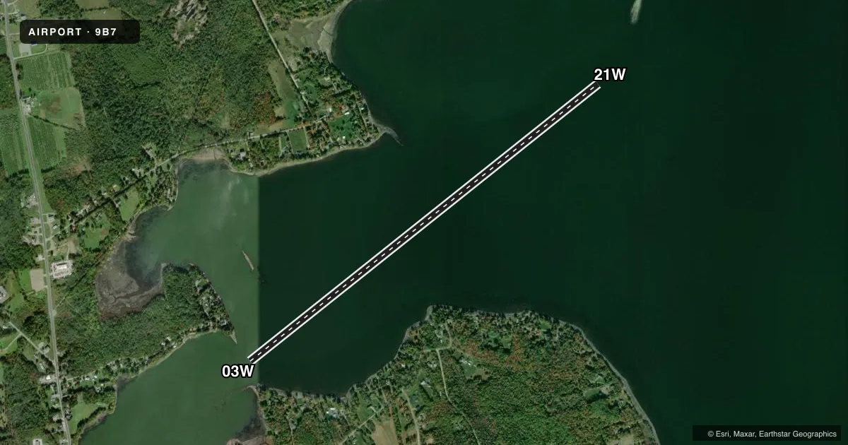 Top-down satellite sketch of 9B7 HAMLIN'S MARINA & SPB in NEWPORT, MAINE, showing runways 03W/21W drawn to scale over Esri World Imagery