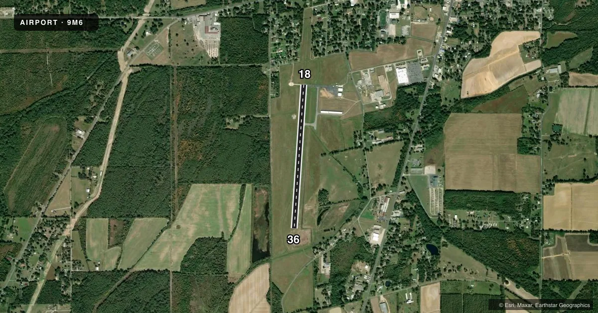 Top-down satellite sketch of 9M6 KELLY-DUMAS in OAK GROVE, LOUISIANA, showing runways 18/36 drawn to scale over Esri World Imagery