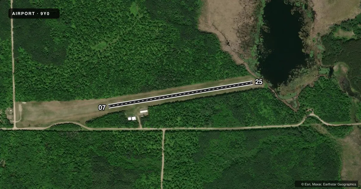 Top-down satellite sketch of 9Y0 BOWSTRING in BOWSTRING, MINNESOTA, showing runways 07/25 drawn to scale over Esri World Imagery