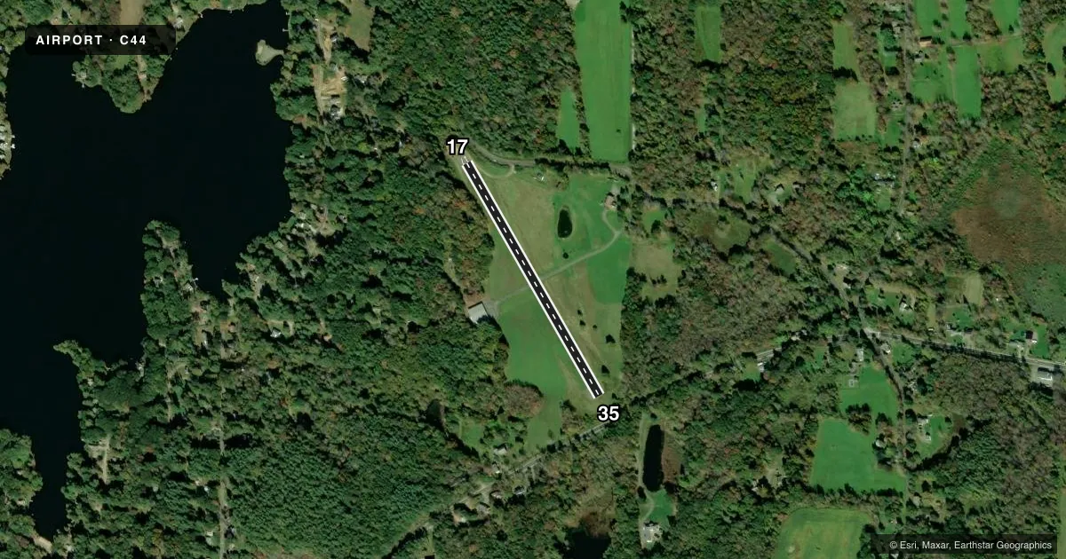Top-down satellite sketch of C44 TOUTANT in PUTNAM, CONNECTICUT, showing runways 17/35 drawn to scale over Esri World Imagery