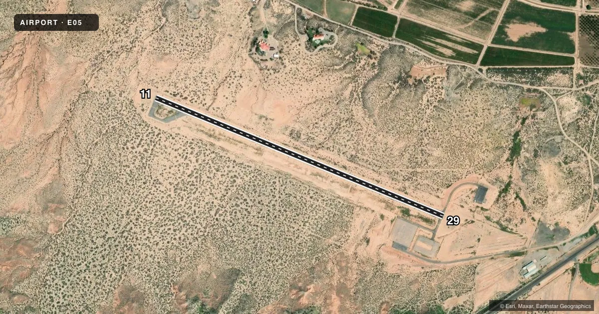 Top-down satellite sketch of E05 HATCH MUNI in HATCH, NEW MEXICO, showing runways 11/29 drawn to scale over Esri World Imagery