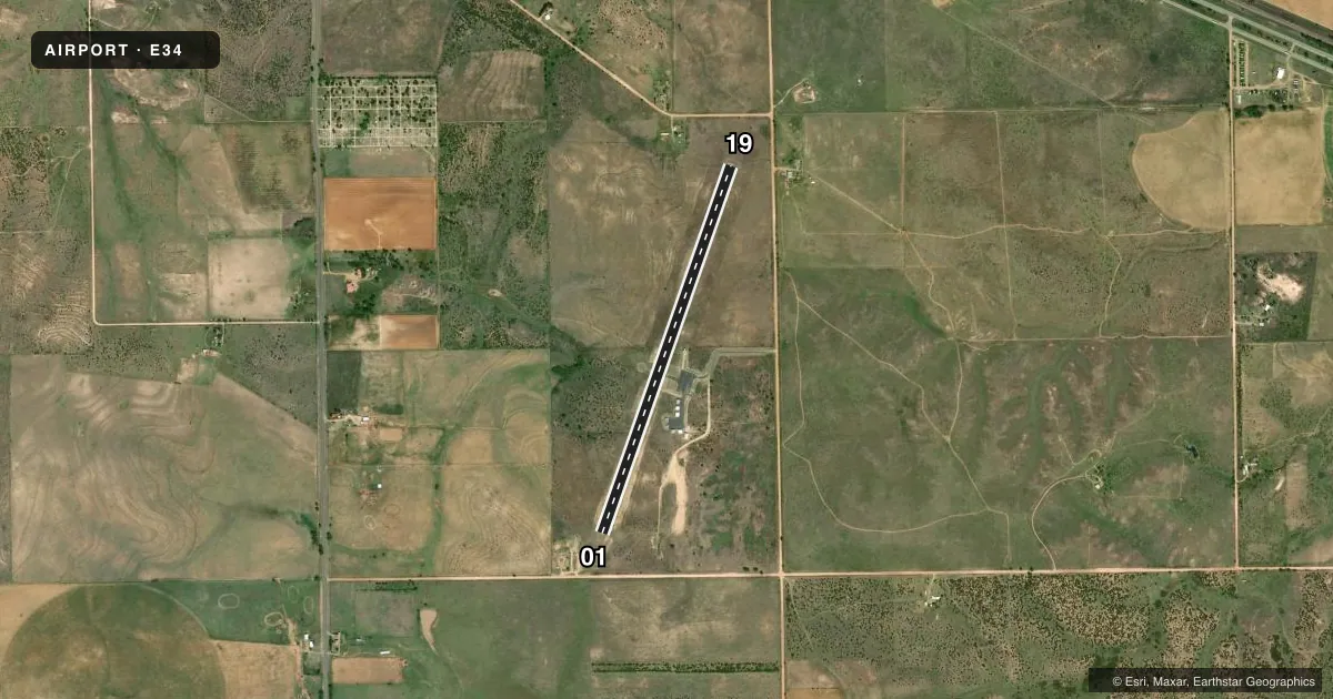 Top-down satellite sketch of E34 SMILEY JOHNSON MUNI/BASS FLD in CLARENDON, TEXAS, showing runways 01/19 drawn to scale over Esri World Imagery