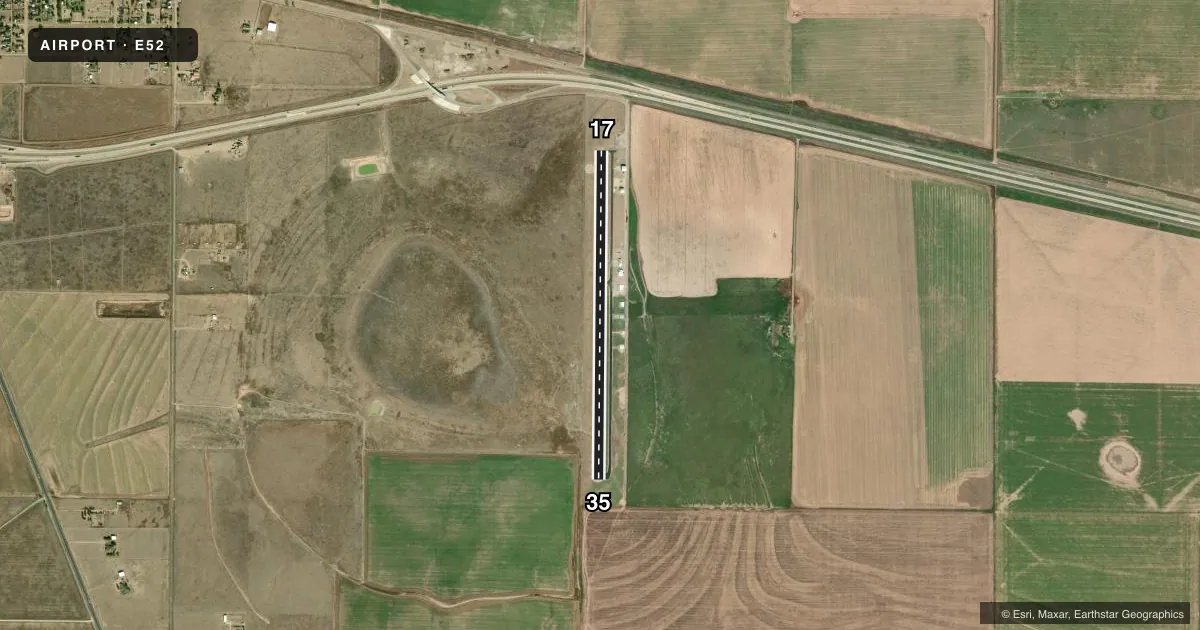 Top-down satellite sketch of E52 OLDHAM COUNTY in VEGA, TEXAS, showing runways 17/35 drawn to scale over Esri World Imagery