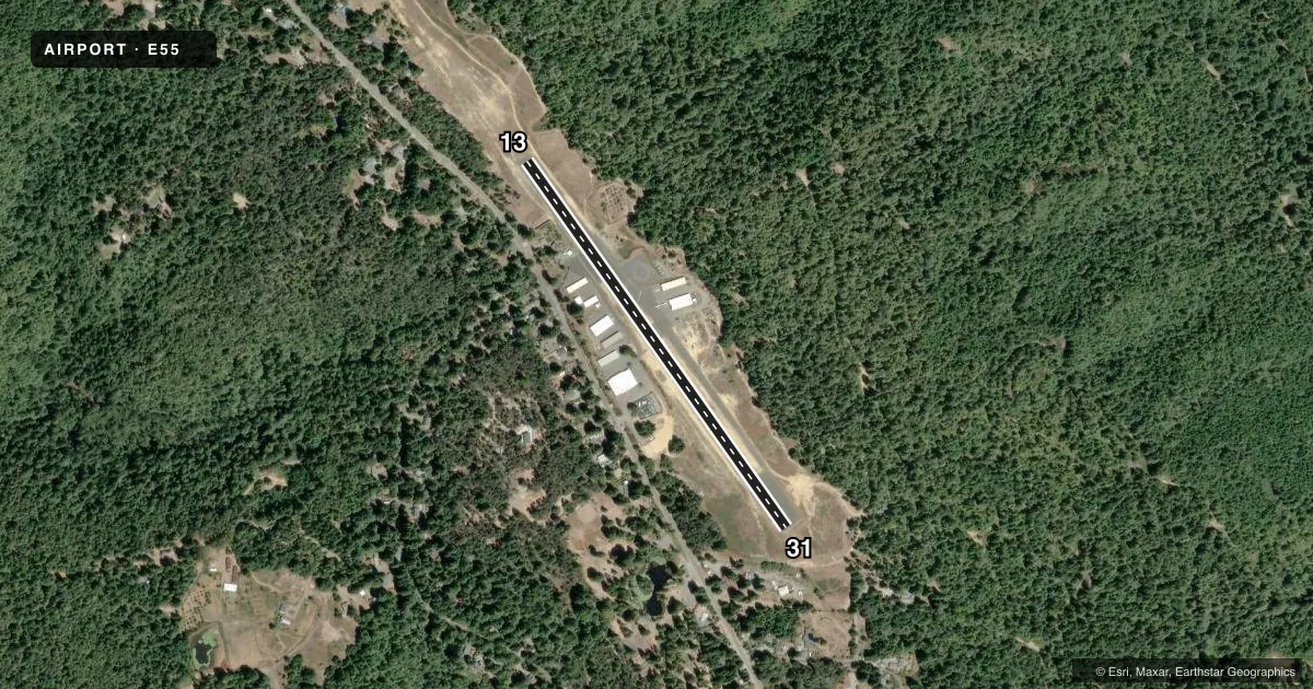 Top-down satellite sketch of E55 OCEAN RIDGE in GUALALA, CALIFORNIA, showing runways 13/31 drawn to scale over Esri World Imagery