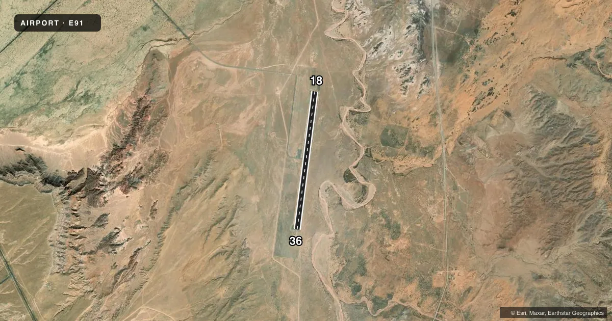 Top-down satellite sketch of E91 CHINLE MUNI in CHINLE, ARIZONA, showing runways 18/36 drawn to scale over Esri World Imagery