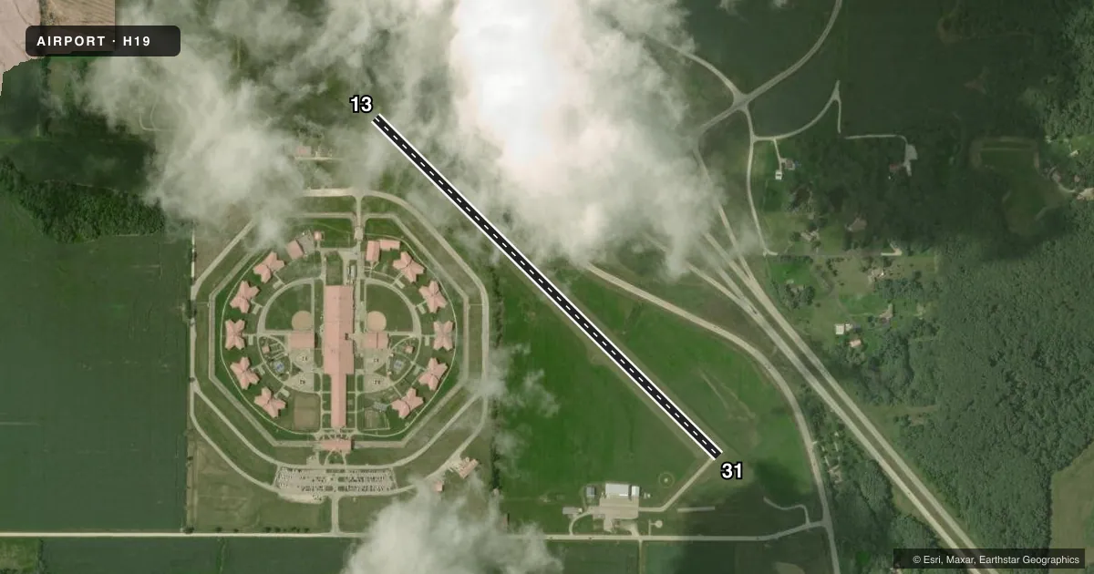 Top-down satellite sketch of H19 BOWLING GREEN MUNI in BOWLING GREEN, MISSOURI, showing runways 13/31 drawn to scale over Esri World Imagery