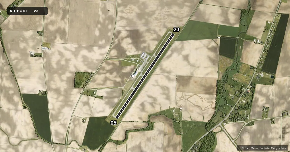 Top-down satellite sketch of I23 FAYETTE COUNTY in WASHINGTON COURT HOUSE, OHIO, showing runways 05/23 drawn to scale over Esri World Imagery