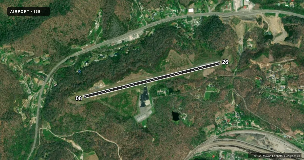 Top-down satellite sketch of I35 TUCKER-GUTHRIE MEML in HARLAN, KENTUCKY, showing runways 08/26 drawn to scale over Esri World Imagery