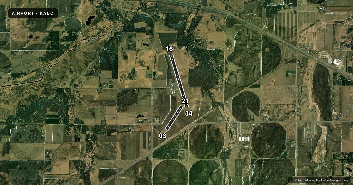 Top-down satellite sketch of KADC WADENA MUNI in WADENA, MINNESOTA, showing runways 16/34, 03/21 drawn to scale over Esri World Imagery