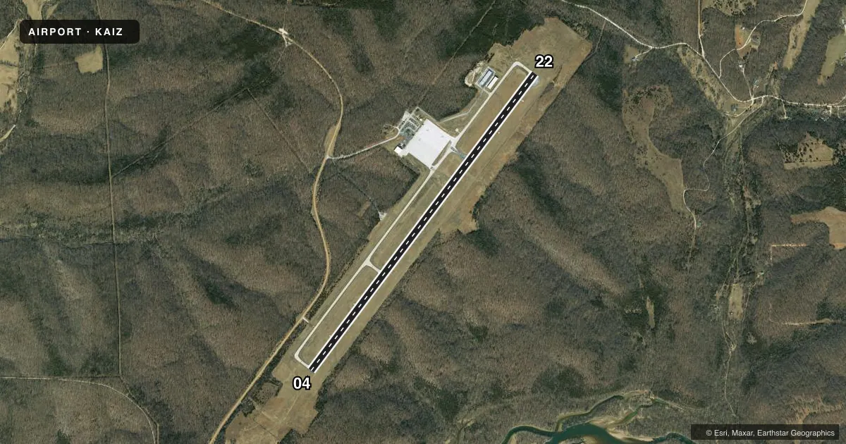 Top-down satellite sketch of KAIZ LEE C FINE MEML in KAISER/LAKE OZARK, MISSOURI, showing runways 04/22 drawn to scale over Esri World Imagery