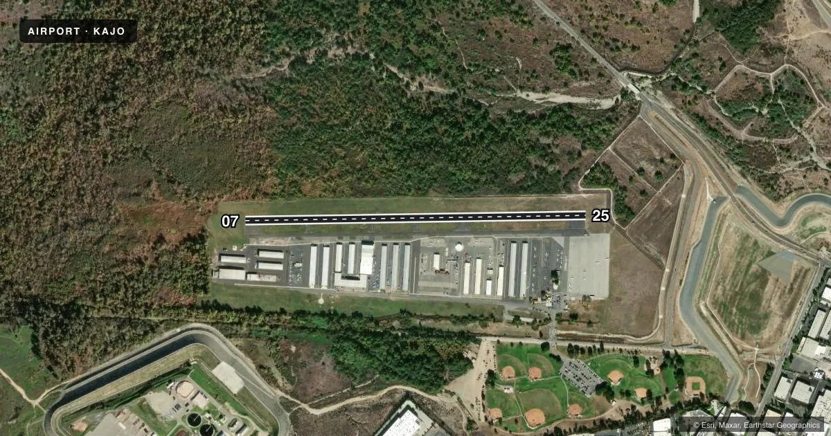 Top-down satellite sketch of KAJO CORONA MUNI in CORONA, CALIFORNIA, showing runways 07/25 drawn to scale over Esri World Imagery