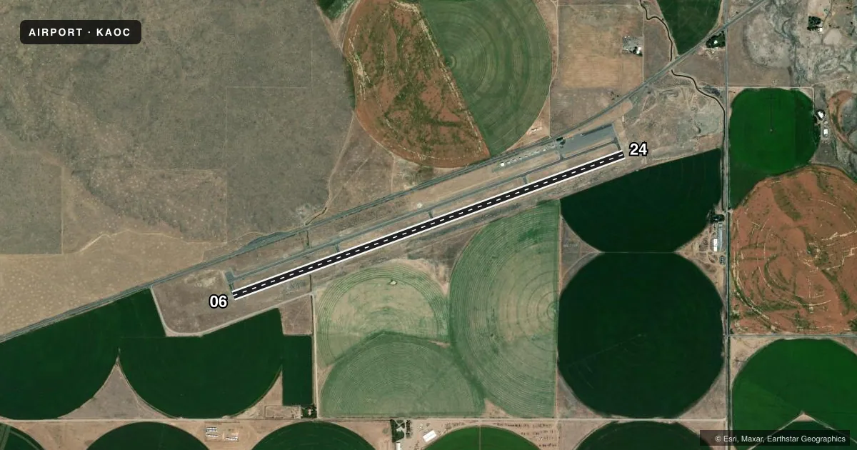 Top-down satellite sketch of KAOC ARCO-BUTTE COUNTY in ARCO, IDAHO, showing runways 06/24 drawn to scale over Esri World Imagery