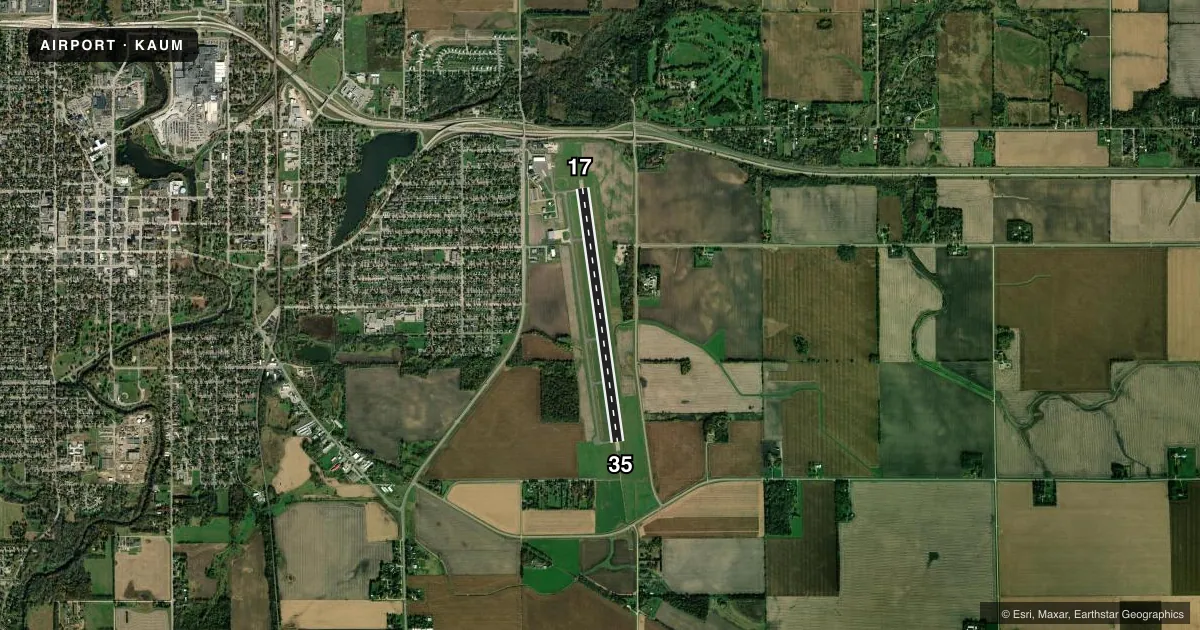 Top-down satellite sketch of KAUM AUSTIN MUNI in AUSTIN, MINNESOTA, showing runways 17/35 drawn to scale over Esri World Imagery