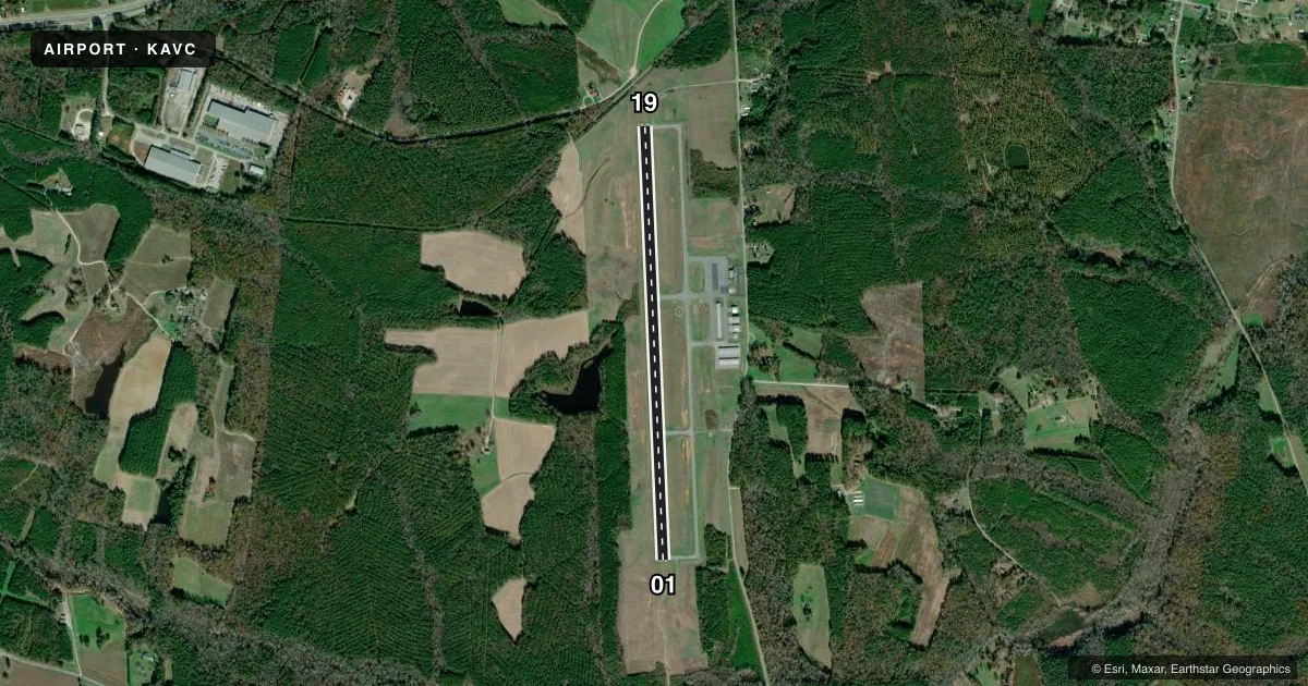 Top-down satellite sketch of KAVC MECKLENBURG-BRUNSWICK RGNL in SOUTH HILL, VIRGINIA, showing runways 01/19 drawn to scale over Esri World Imagery