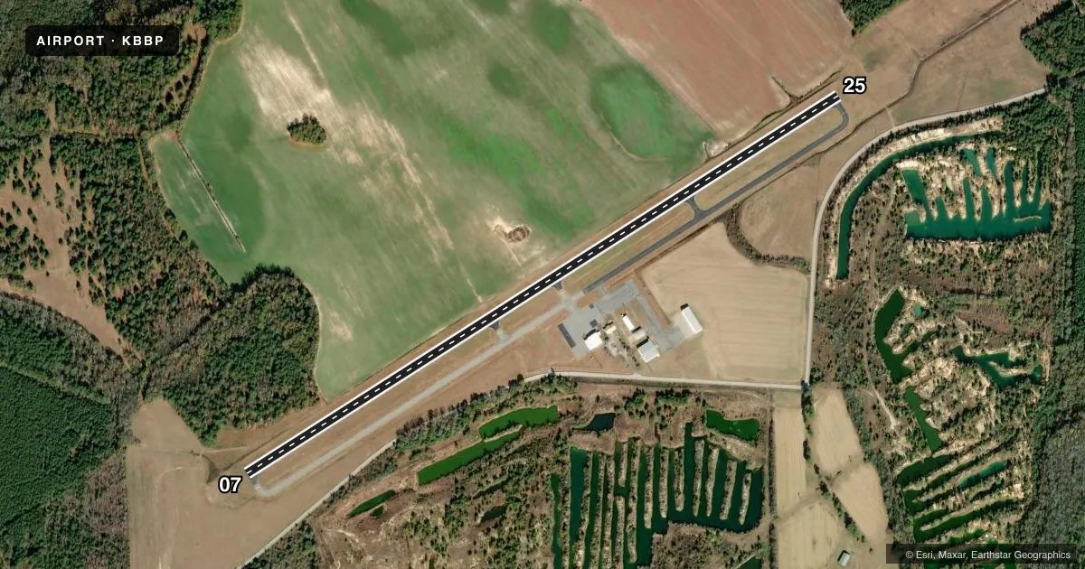 Top-down satellite sketch of KBBP MARLBORO COUNTY JETPORT/H E AVENT FLD in BENNETTSVILLE, SOUTH CAROLINA, showing runways 07/25 drawn to scale over Esri World Imagery
