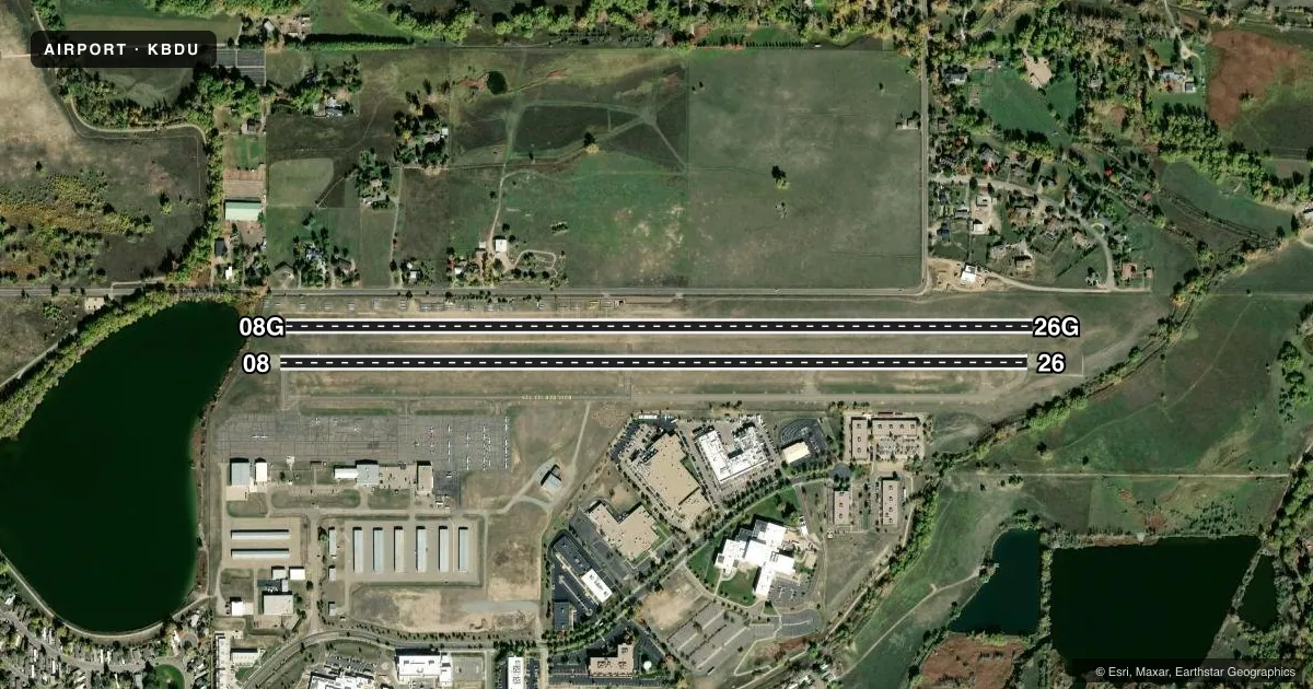 Top-down satellite sketch of KBDU BOULDER MUNI in BOULDER, COLORADO, showing runways 08G/26G, 08/26 drawn to scale over Esri World Imagery