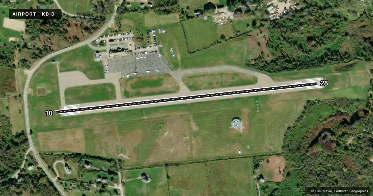 Top-down satellite sketch of KBID BLOCK ISLAND STATE in BLOCK ISLAND, RHODE ISLAND, showing runways 10/28 drawn to scale over Esri World Imagery