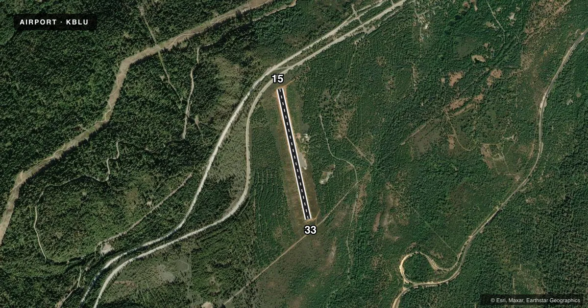 Top-down satellite sketch of KBLU BLUE CANYON - NYACK in EMIGRANT GAP, CALIFORNIA, showing runways 15/33 drawn to scale over Esri World Imagery