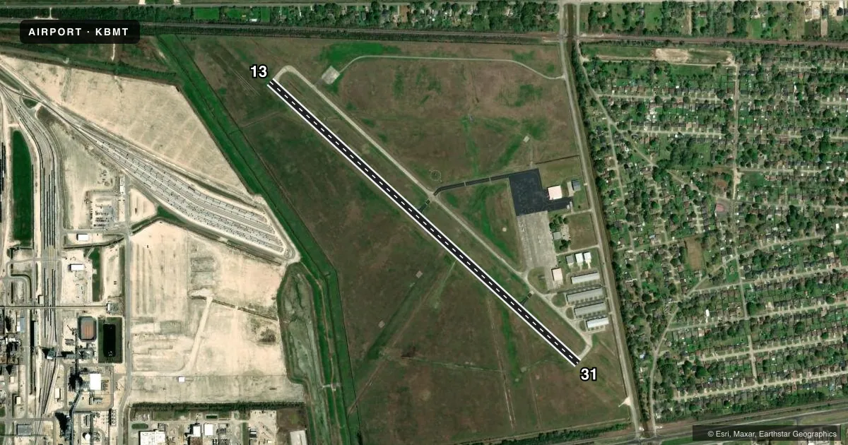 Top-down satellite sketch of KBMT BEAUMONT MUNI in BEAUMONT, TEXAS, showing runways 13/31 drawn to scale over Esri World Imagery