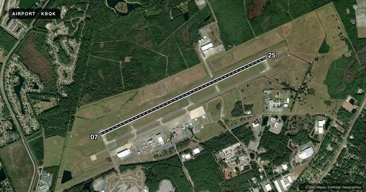 Top-down satellite sketch of KBQK BRUNSWICK GOLDEN ISLES in BRUNSWICK, GEORGIA, showing runways 07/25 drawn to scale over Esri World Imagery