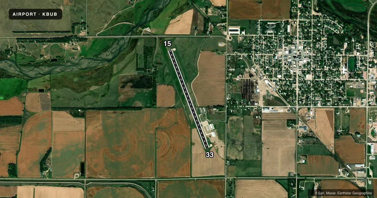 Top-down satellite sketch of KBUB CRAM FLD in BURWELL, NEBRASKA, showing runways 15/33 drawn to scale over Esri World Imagery
