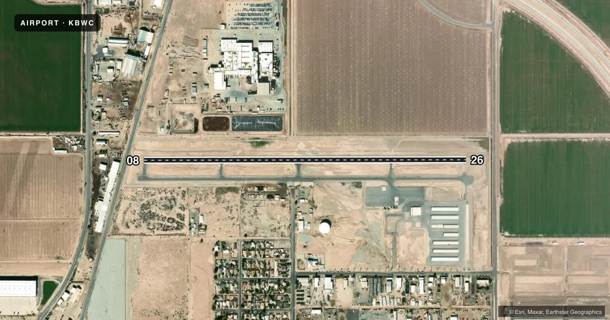 Top-down satellite sketch of KBWC BRAWLEY MUNI in BRAWLEY, CALIFORNIA, showing runways 08/26 drawn to scale over Esri World Imagery