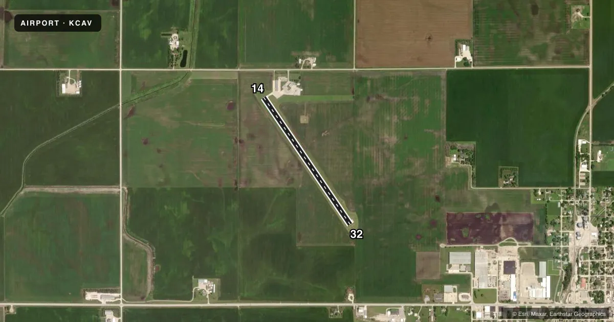 Top-down satellite sketch of KCAV CLARION MUNI in CLARION, IOWA, showing runways 14/32 drawn to scale over Esri World Imagery