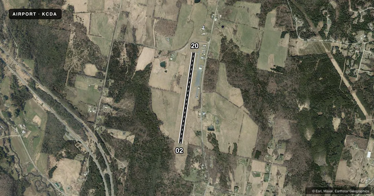Top-down satellite sketch of KCDA CALEDONIA COUNTY in LYNDONVILLE, VERMONT, showing runways 02/20 drawn to scale over Esri World Imagery