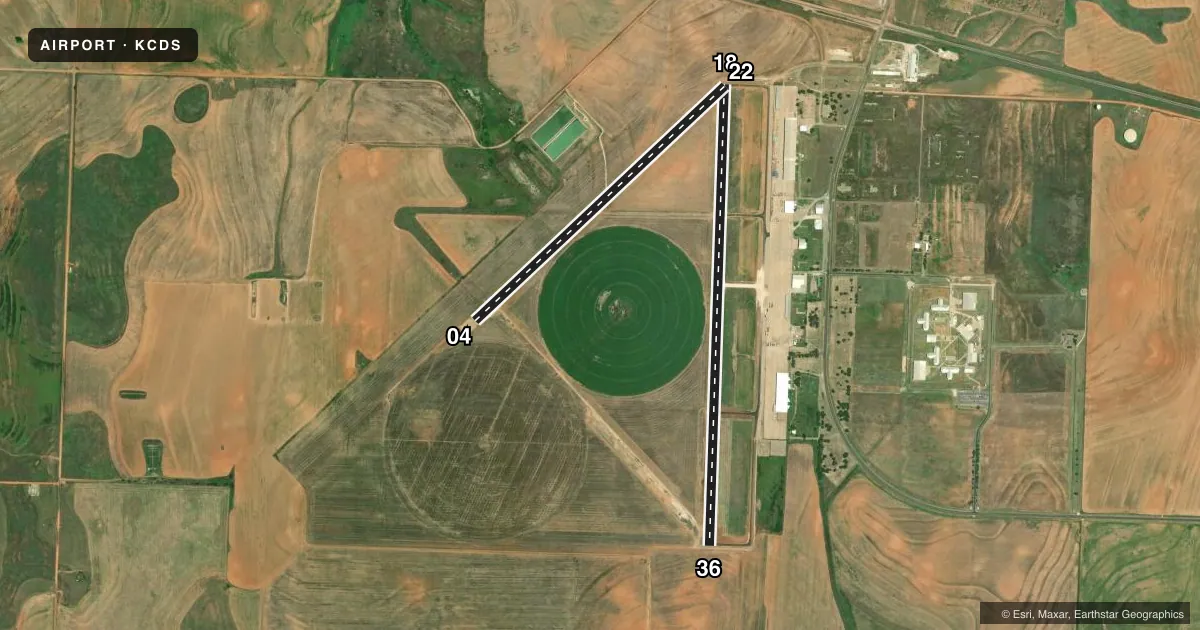 Top-down satellite sketch of KCDS CHILDRESS MUNI in CHILDRESS, TEXAS, showing runways 18/36, 04/22 drawn to scale over Esri World Imagery