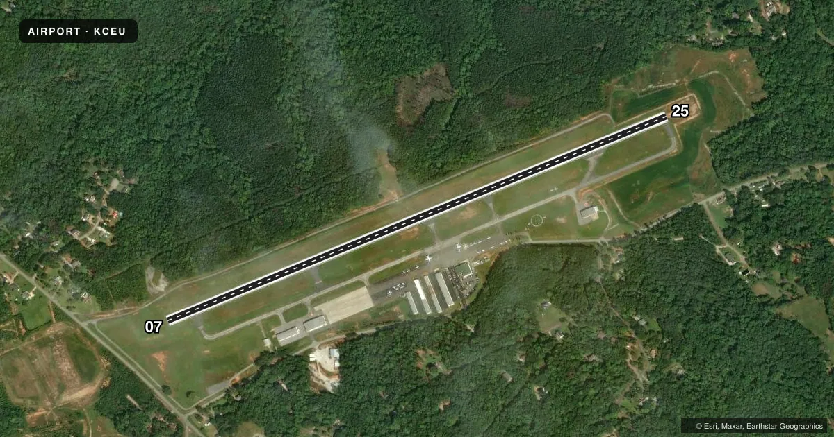 Top-down satellite sketch of KCEU OCONEE COUNTY RGNL in CLEMSON, SOUTH CAROLINA, showing runways 07/25 drawn to scale over Esri World Imagery