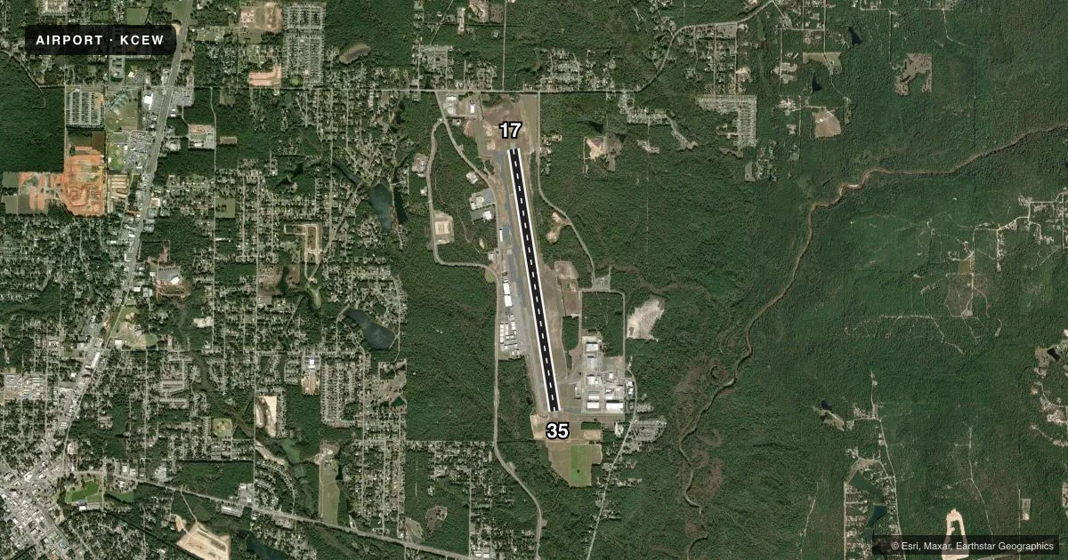 Top-down satellite sketch of KCEW BOB SIKES in CRESTVIEW, FLORIDA, showing runways 17/35 drawn to scale over Esri World Imagery