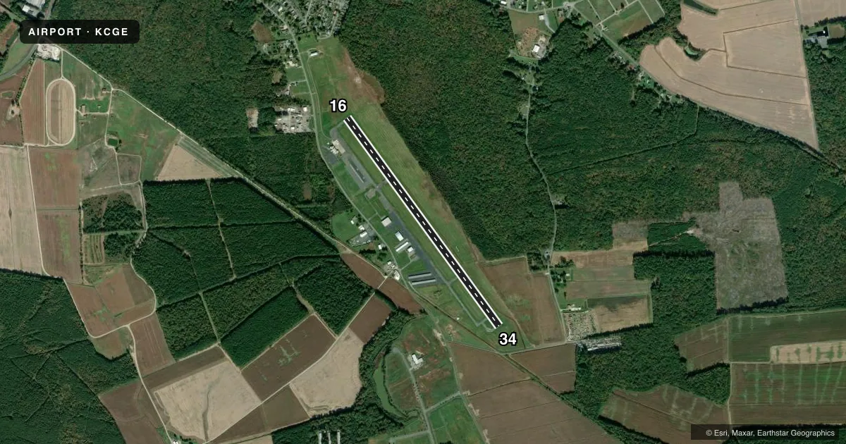 Top-down satellite sketch of KCGE CAMBRIDGE-DORCHESTER RGNL in CAMBRIDGE, MARYLAND, showing runways 16/34 drawn to scale over Esri World Imagery