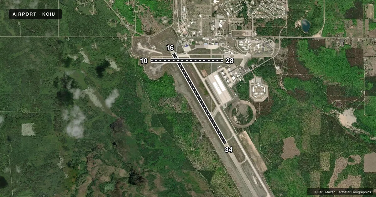 Top-down satellite sketch of KCIU CHIPPEWA COUNTY INTL in SAULT STE MARIE, MICHIGAN, showing runways 16/34, 10/28 drawn to scale over Esri World Imagery