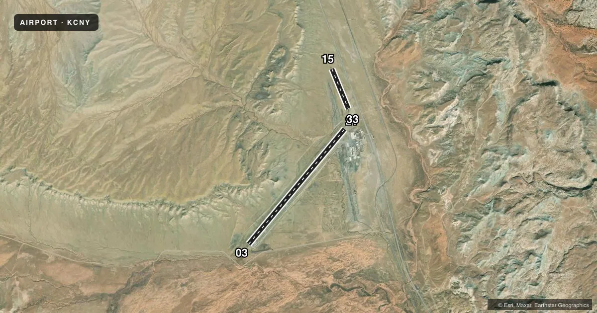 Top-down satellite sketch of KCNY CANYONLANDS RGNL in MOAB, UTAH, showing runways 03/21, 15/33 drawn to scale over Esri World Imagery
