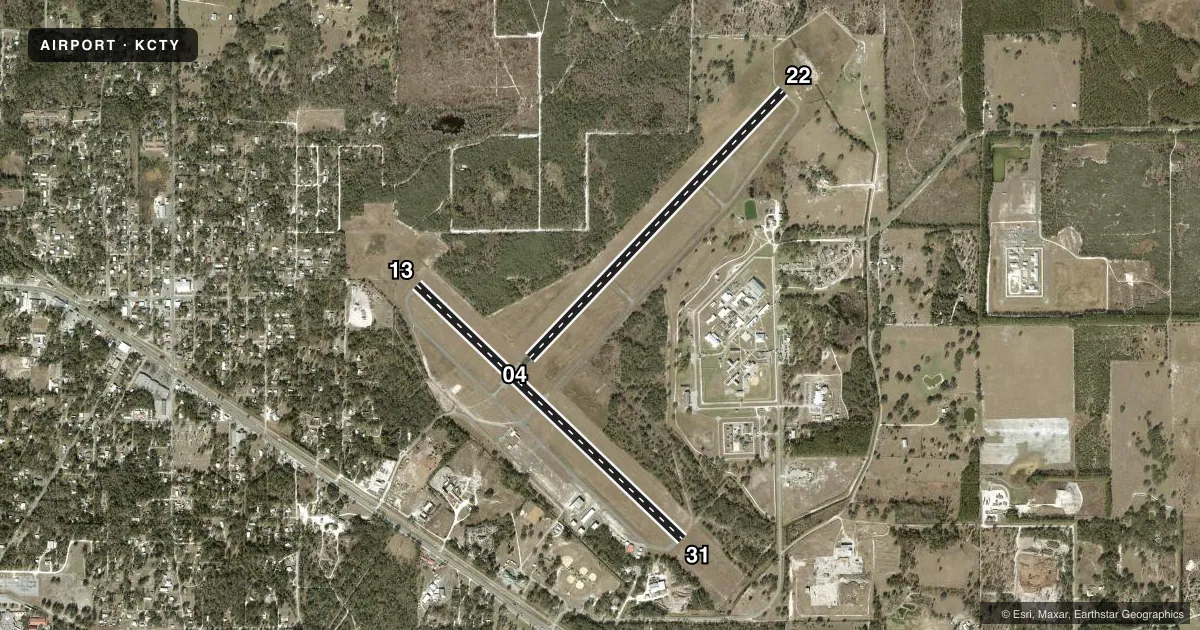 Top-down satellite sketch of KCTY CROSS CITY in CROSS CITY, FLORIDA, showing runways 04/22, 13/31 drawn to scale over Esri World Imagery