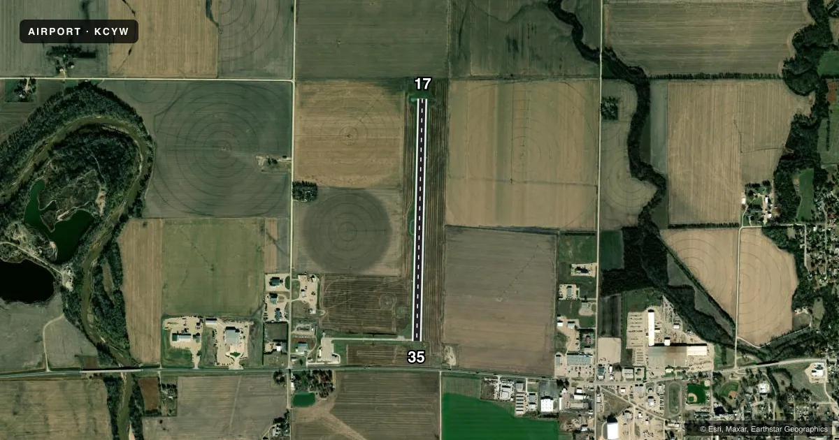 Top-down satellite sketch of KCYW CLAY CENTER MUNI in CLAY CENTER, KANSAS, showing runways 17/35 drawn to scale over Esri World Imagery