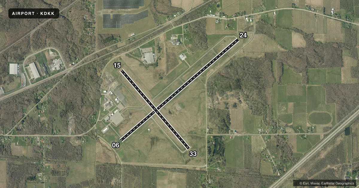 Top-down satellite sketch of KDKK CHAUTAUQUA COUNTY/DUNKIRK in DUNKIRK, NEW YORK, showing runways 06/24, 15/33 drawn to scale over Esri World Imagery