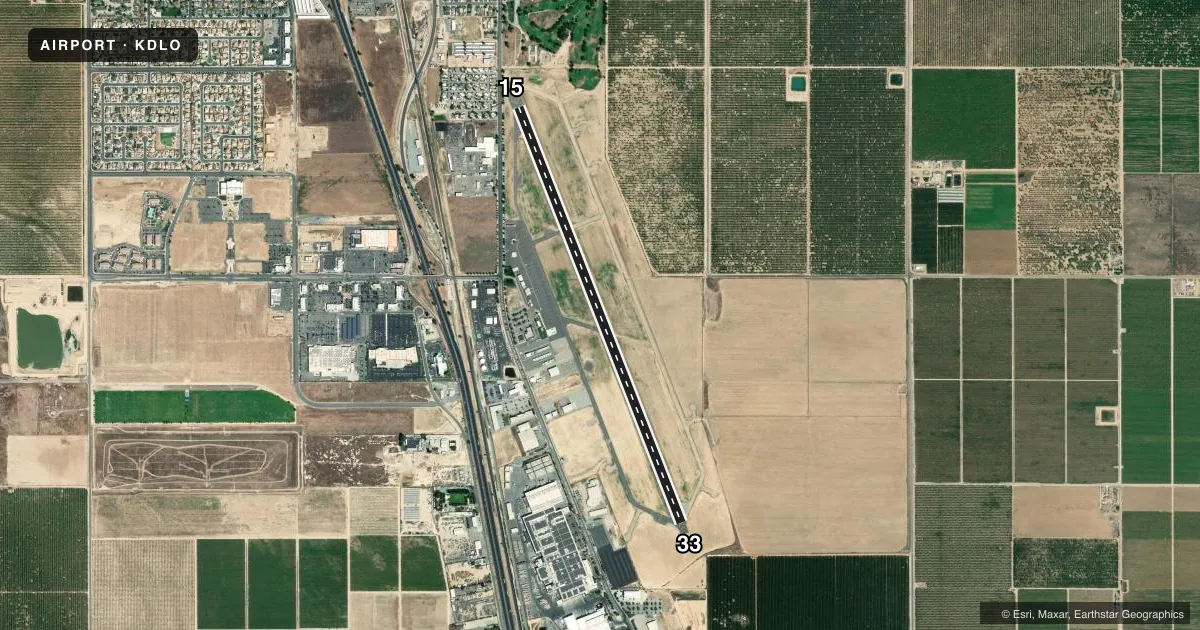 Top-down satellite sketch of KDLO DELANO MUNI in DELANO, CALIFORNIA, showing runways 15/33 drawn to scale over Esri World Imagery
