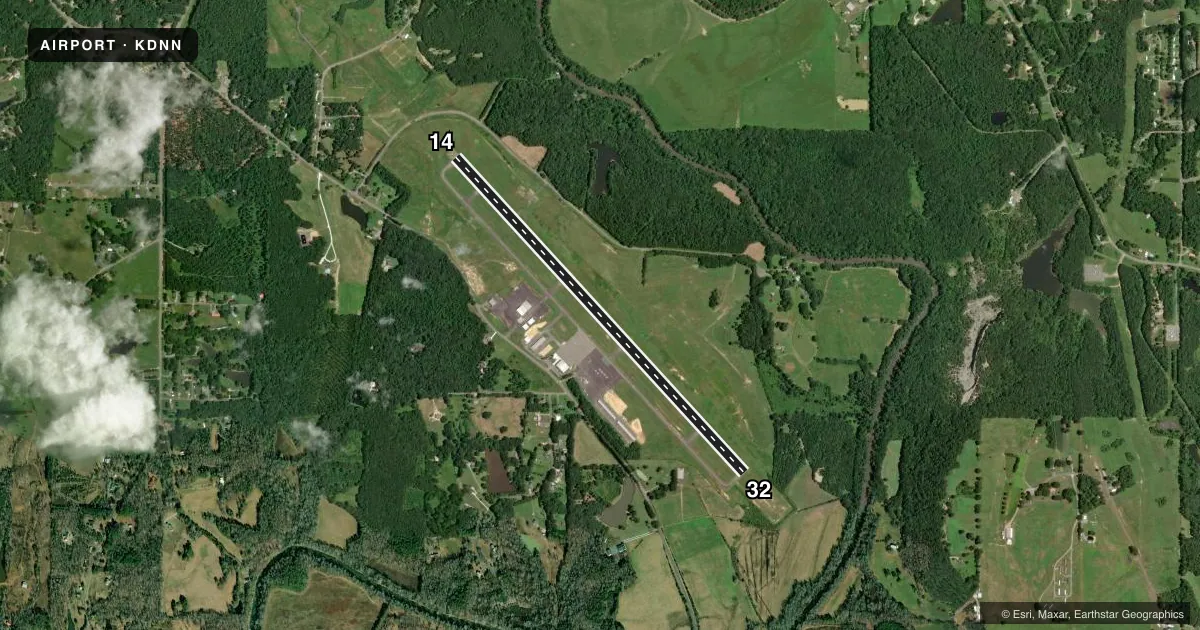 Top-down satellite sketch of KDNN DALTON MUNI in DALTON, GEORGIA, showing runways 14/32 drawn to scale over Esri World Imagery