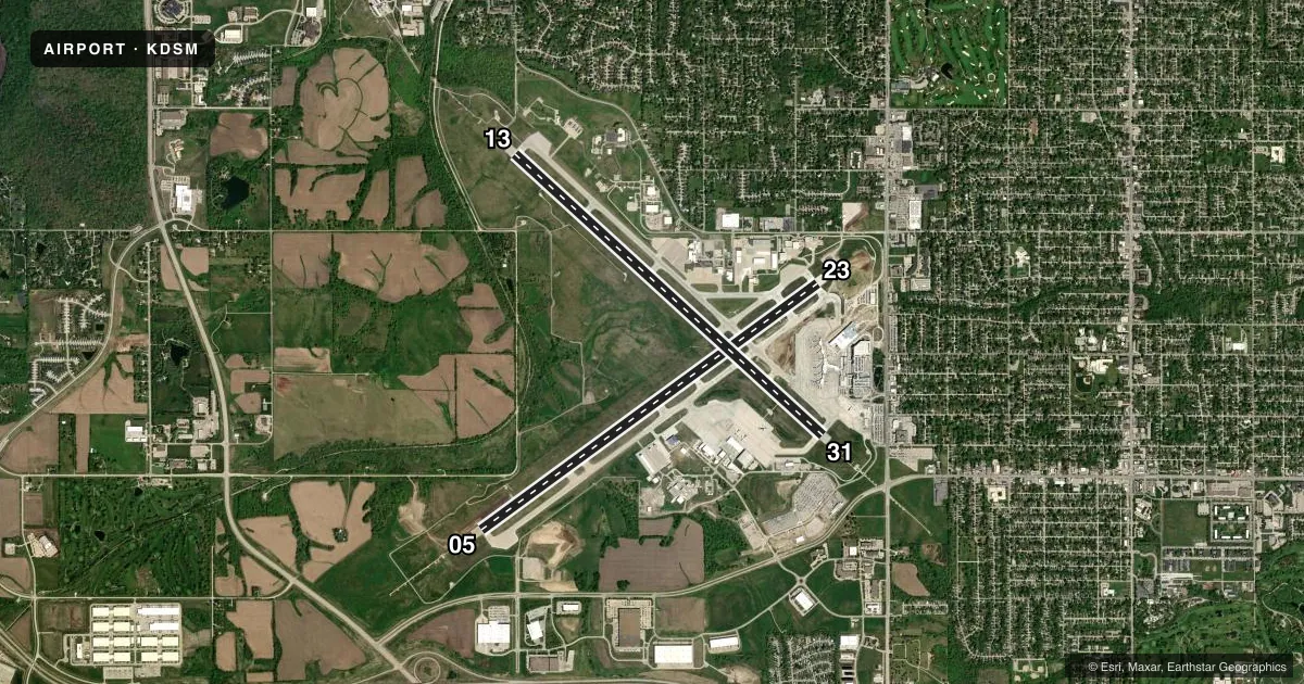 Top-down satellite sketch of KDSM DES MOINES INTL in DES MOINES, IOWA, showing runways 05/23, 13/31 drawn to scale over Esri World Imagery