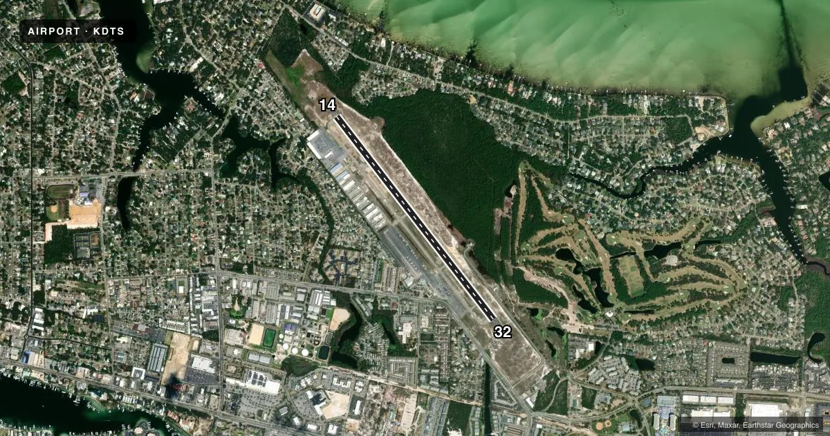 Top-down satellite sketch of KDTS DESTIN EXEC in DESTIN, FLORIDA, showing runways 14/32 drawn to scale over Esri World Imagery